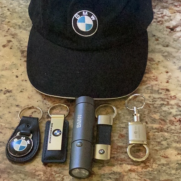 Authentic BMW, flashlight and key rings and cap - Picture 3 of 3